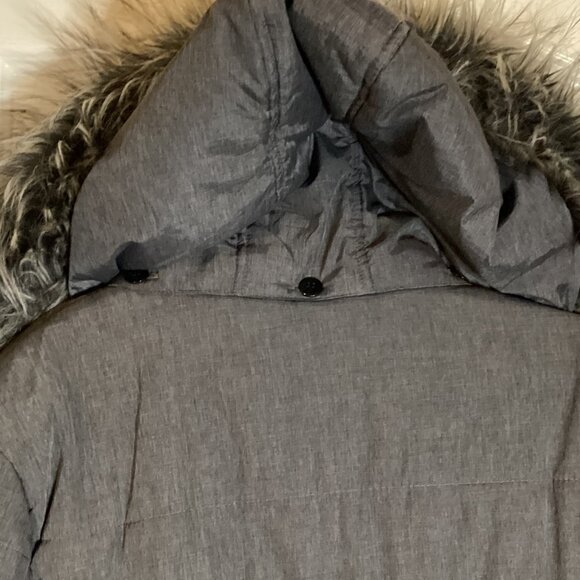 Liz Claiborne Women’s Faux Fur Trim Detachable Hood Puffer Parka Winter Coat - Picture 8 of 12